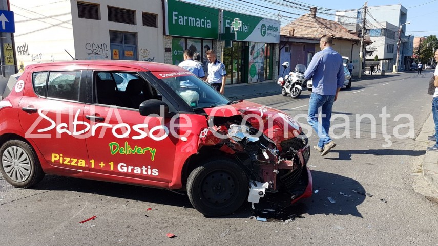 accident rutier in constanta la intersectia strazilor unirii cu muncel intervine motocicleta smurd cu accident rutier in constanta la intersectia strazilor unirii cu muncel intervine motocicleta smurd cu