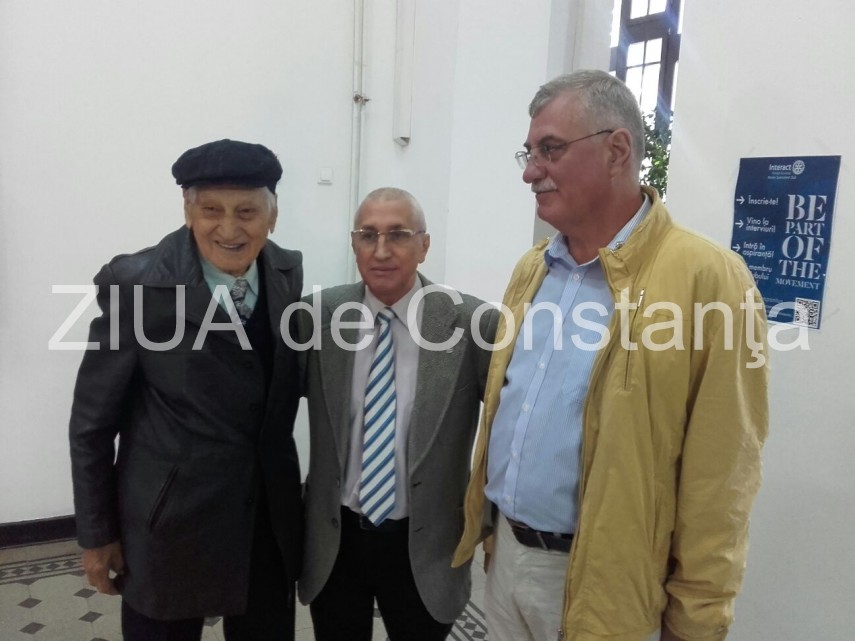 slujba de sfintire a unei troite la colegiul national mircea cel batran constanta aceasta a fost donata slujba de sfintire a unei troite la colegiul national mircea cel batran constanta aceasta a fost donata