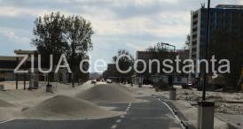 Fenomen rar întâlnit Furtuna a umplut aleile din Mamaia cu dune de nisip. Nisipul de pe plajă s-a mutat printre hoteluri (fotoreportaj+video)       