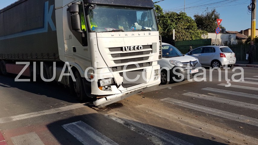 accident rutier pe bulevardul aurel vlaicu din municipiul constanta un tir a intrat intr o autoutilitara accident rutier pe bulevardul aurel vlaicu din municipiul constanta un tir a intrat intr o autoutilitara