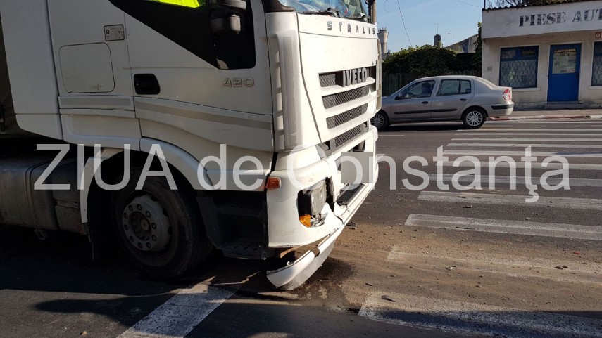 accident rutier pe bulevardul aurel vlaicu din municipiul constanta un tir a intrat intr o autoutilitara accident rutier pe bulevardul aurel vlaicu din municipiul constanta un tir a intrat intr o autoutilitara
