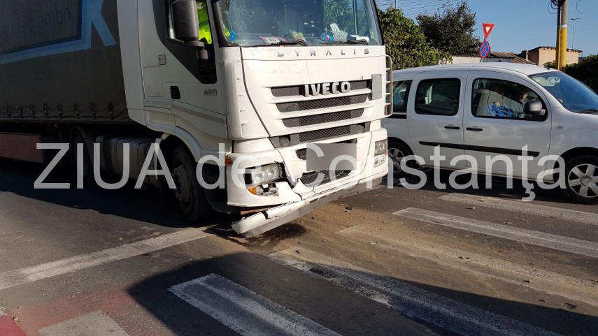 accident rutier pe bulevardul aurel vlaicu din municipiul constanta un tir a intrat intr o autoutilitara accident rutier pe bulevardul aurel vlaicu din municipiul constanta un tir a intrat intr o autoutilitara