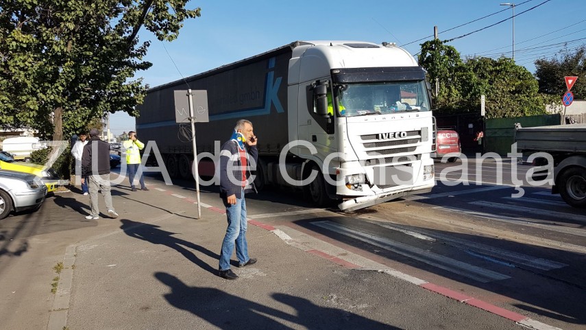 accident rutier pe bulevardul aurel vlaicu din municipiul constanta un tir a intrat intr o autoutilitara accident rutier pe bulevardul aurel vlaicu din municipiul constanta un tir a intrat intr o autoutilitara