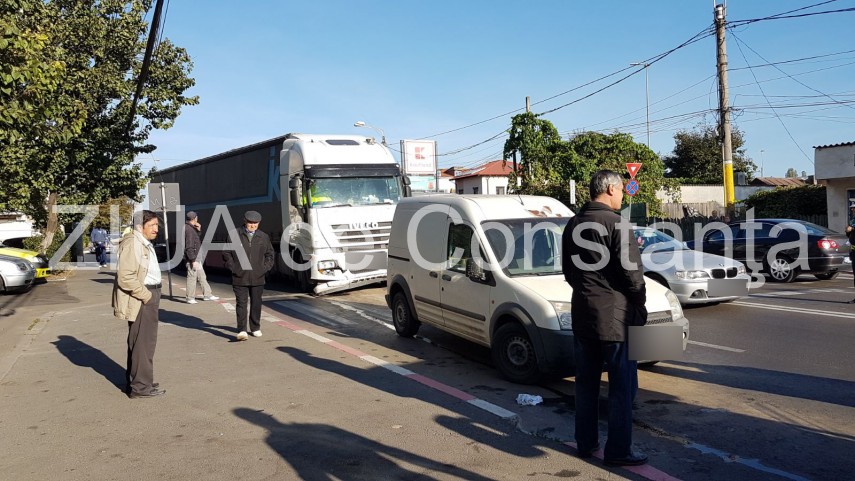 accident rutier pe bulevardul aurel vlaicu din municipiul constanta un tir a intrat intr o autoutilitara accident rutier pe bulevardul aurel vlaicu din municipiul constanta un tir a intrat intr o autoutilitara