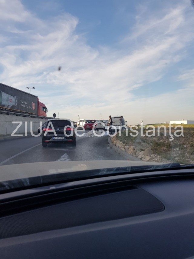 trafic ingreunat la intrare in parcarea unui hipermarket din constanta bucati de bca s au imprastiat trafic ingreunat la intrare in parcarea unui hipermarket din constanta bucati de bca s au imprastiat