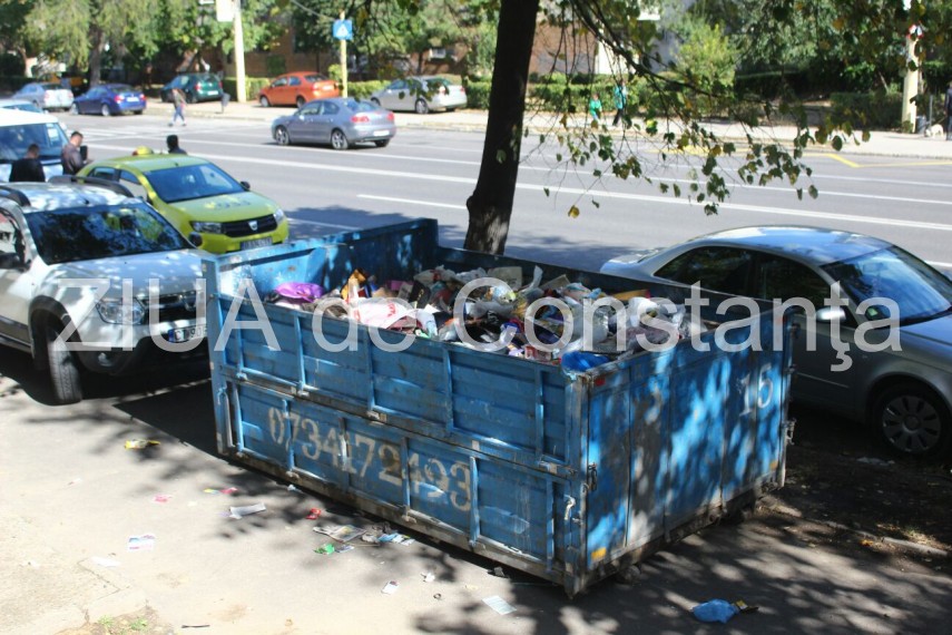 situatie incredibila la constanta de 16 ani aduna gunoaie in apartament priviti ce scot angajatii de situatie incredibila la constanta de 16 ani aduna gunoaie in apartament priviti ce scot angajatii de