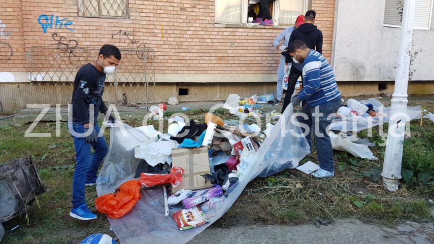 situatie incredibila la constanta de 16 ani aduna gunoaie in apartament priviti ce scot angajatii de situatie incredibila la constanta de 16 ani aduna gunoaie in apartament priviti ce scot angajatii de
