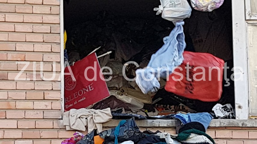 situatie incredibila la constanta de 16 ani aduna gunoaie in apartament priviti ce scot angajatii de situatie incredibila la constanta de 16 ani aduna gunoaie in apartament priviti ce scot angajatii de