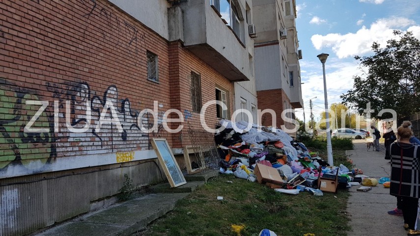 situatie incredibila la constanta de 16 ani aduna gunoaie in apartament priviti ce scot angajatii de situatie incredibila la constanta de 16 ani aduna gunoaie in apartament priviti ce scot angajatii de