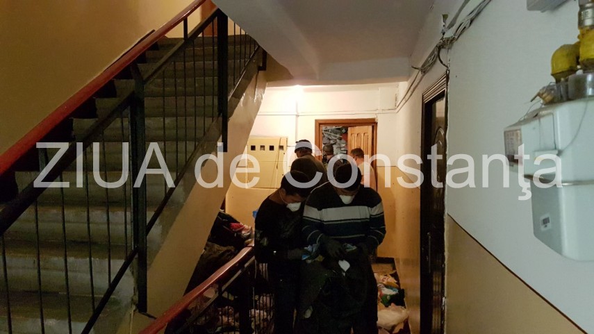 situatie incredibila la constanta de 16 ani aduna gunoaie in apartament priviti ce scot angajatii de situatie incredibila la constanta de 16 ani aduna gunoaie in apartament priviti ce scot angajatii de