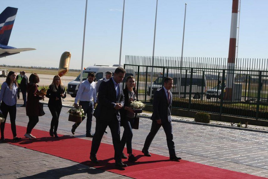 simona halep a revenit acasa de ieri e numarul unu in lume ma bucur ca aceasta zi va ramane in istorie