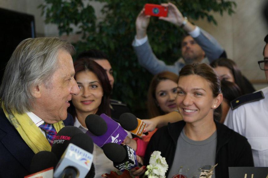 simona halep a revenit acasa de ieri e numarul unu in lume ma bucur ca aceasta zi va ramane in istorie