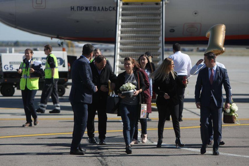 simona halep a revenit acasa de ieri e numarul unu in lume ma bucur ca aceasta zi va ramane in istorie