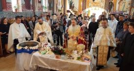 Faptă creştină în ajunul prăznuirii Sfintei Parascheva Cinci copii aflaţi în asistenţă maternală, botezaţi la Cumpăna (galerie foto+video)