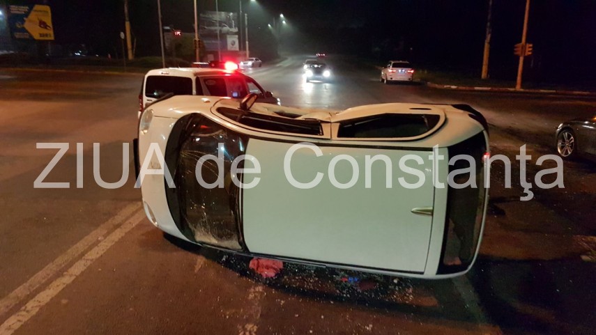 constanta accident spectaculos la vaporas pe bulevardul aurel vlaicu un mercedes a rasturnat in intersectie constanta accident spectaculos la vaporas pe bulevardul aurel vlaicu un mercedes a rasturnat in intersectie