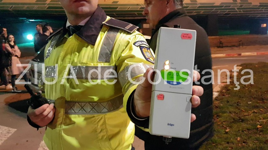 constanta accident spectaculos la vaporas pe bulevardul aurel vlaicu un mercedes a rasturnat in intersectie constanta accident spectaculos la vaporas pe bulevardul aurel vlaicu un mercedes a rasturnat in intersectie