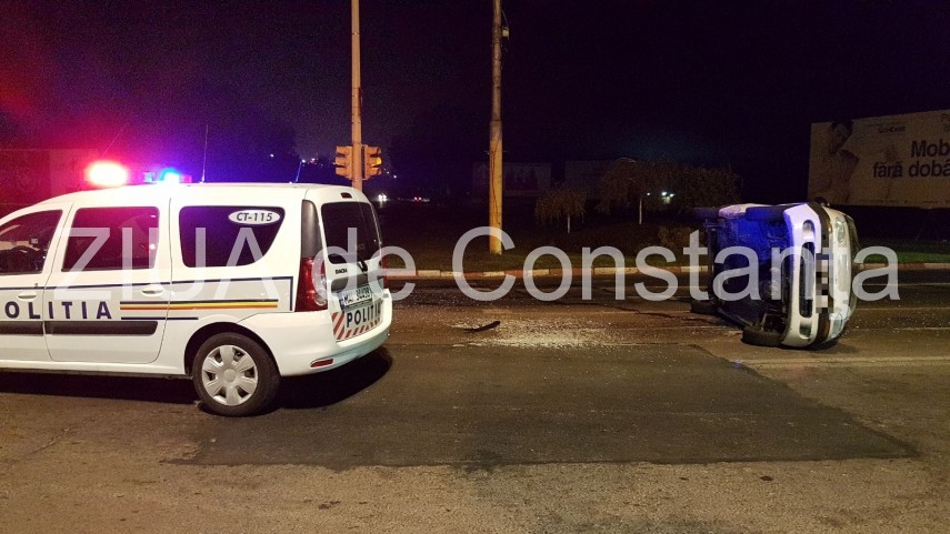 constanta accident spectaculos la vaporas pe bulevardul aurel vlaicu un mercedes a rasturnat in intersectie constanta accident spectaculos la vaporas pe bulevardul aurel vlaicu un mercedes a rasturnat in intersectie