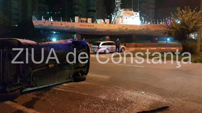constanta accident spectaculos la vaporas pe bulevardul aurel vlaicu un mercedes a rasturnat in intersectie constanta accident spectaculos la vaporas pe bulevardul aurel vlaicu un mercedes a rasturnat in intersectie