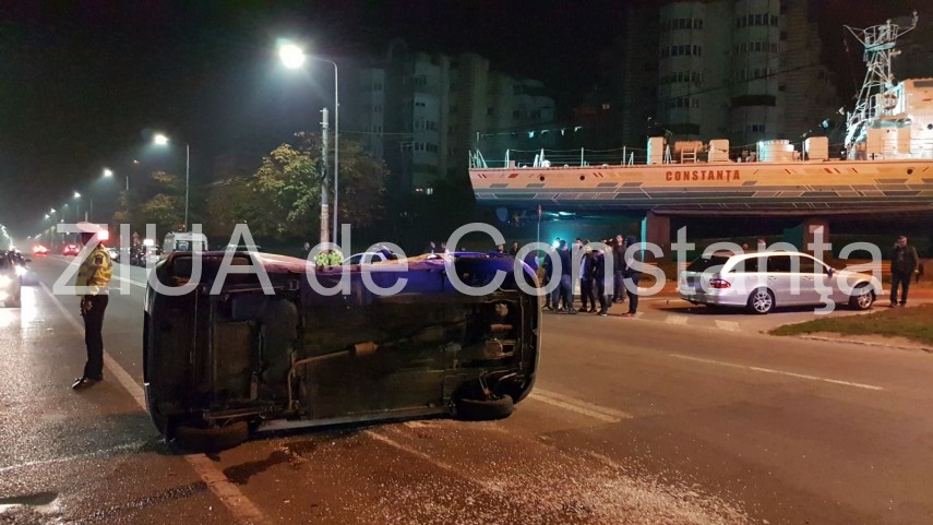 constanta accident spectaculos la vaporas pe bulevardul aurel vlaicu un mercedes a rasturnat in intersectie constanta accident spectaculos la vaporas pe bulevardul aurel vlaicu un mercedes a rasturnat in intersectie