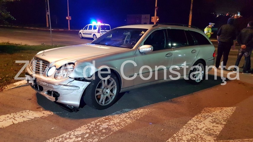constanta accident spectaculos la vaporas pe bulevardul aurel vlaicu un mercedes a rasturnat in intersectie constanta accident spectaculos la vaporas pe bulevardul aurel vlaicu un mercedes a rasturnat in intersectie