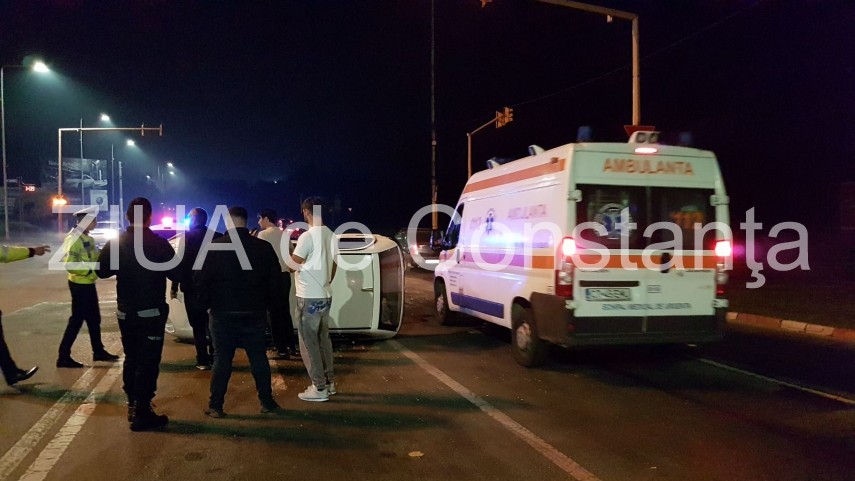 constanta accident spectaculos la vaporas pe bulevardul aurel vlaicu un mercedes a rasturnat in intersectie constanta accident spectaculos la vaporas pe bulevardul aurel vlaicu un mercedes a rasturnat in intersectie