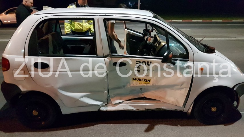 constanta accident spectaculos la vaporas pe bulevardul aurel vlaicu un mercedes a rasturnat in intersectie constanta accident spectaculos la vaporas pe bulevardul aurel vlaicu un mercedes a rasturnat in intersectie
