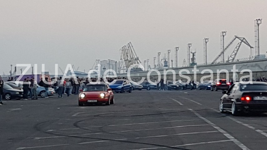 imagini de la eveniment mai multi tineri s au adunat cu masinile in parcarea de la poarta 1 din constanta imagini de la eveniment mai multi tineri s au adunat cu masinile in parcarea de la poarta 1 din constanta