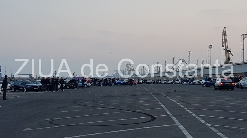 imagini de la eveniment mai multi tineri s au adunat cu masinile in parcarea de la poarta 1 din constanta imagini de la eveniment mai multi tineri s au adunat cu masinile in parcarea de la poarta 1 din constanta