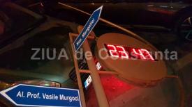 Constanța. Ceasul rău cade pe mașină. Dar ticăie în continuare. Cine-l despăgubește pe proprietarul autoturismului? (galerie foto+video)