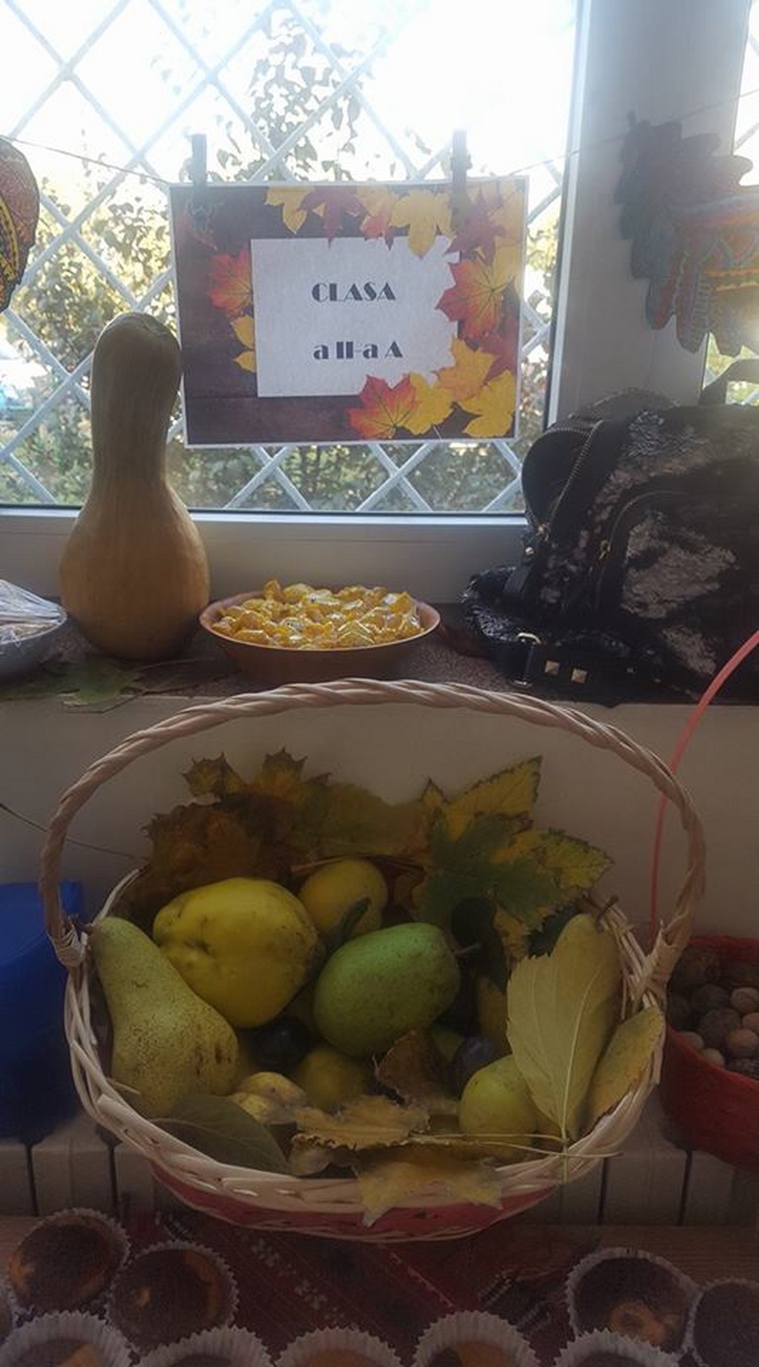 targul caritabil toamna in bucate la scoala gimnaziala nr 16 elevii au donat banii stransi galerie foto targul caritabil toamna in bucate la scoala gimnaziala nr 16 elevii au donat banii stransi galerie foto