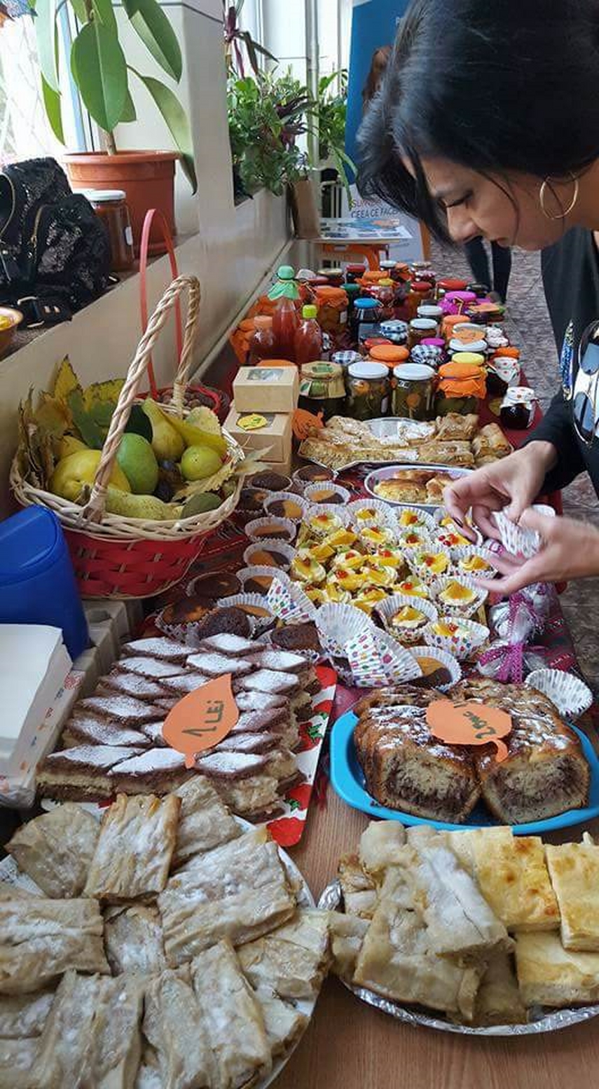 targul caritabil toamna in bucate la scoala gimnaziala nr 16 elevii au donat banii stransi galerie foto targul caritabil toamna in bucate la scoala gimnaziala nr 16 elevii au donat banii stransi galerie foto
