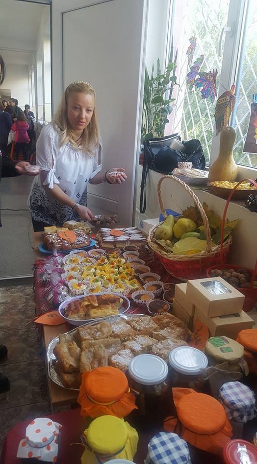 targul caritabil toamna in bucate la scoala gimnaziala nr 16 elevii au donat banii stransi galerie foto targul caritabil toamna in bucate la scoala gimnaziala nr 16 elevii au donat banii stransi galerie foto