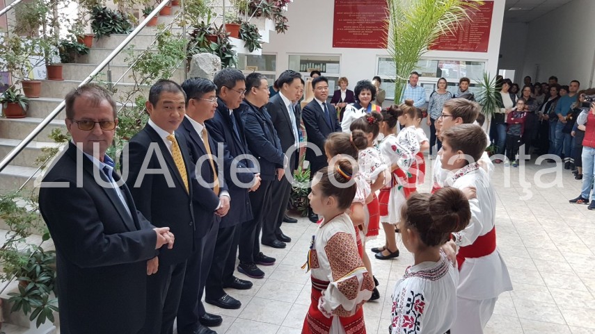imagini de la eveniment primaria cumpana vizitata de o delegatie din china galerie foto 642508 imagini de la eveniment primaria cumpana vizitata de o delegatie din china galerie foto 642508
