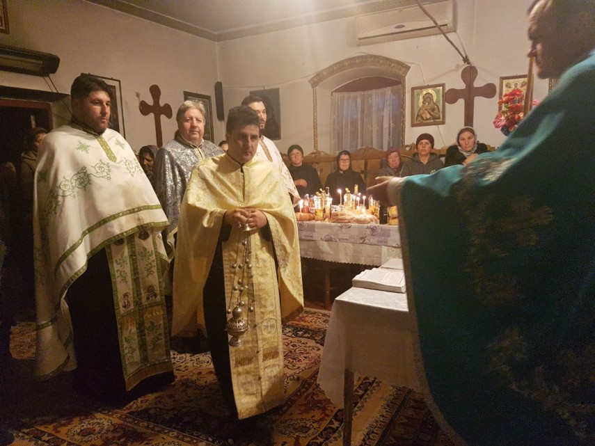 hram la biserica din nisipari vesmintele sf ciprian si sf filofteia aduse spre cinstire galerie foto hram la biserica din nisipari vesmintele sf ciprian si sf filofteia aduse spre cinstire galerie foto