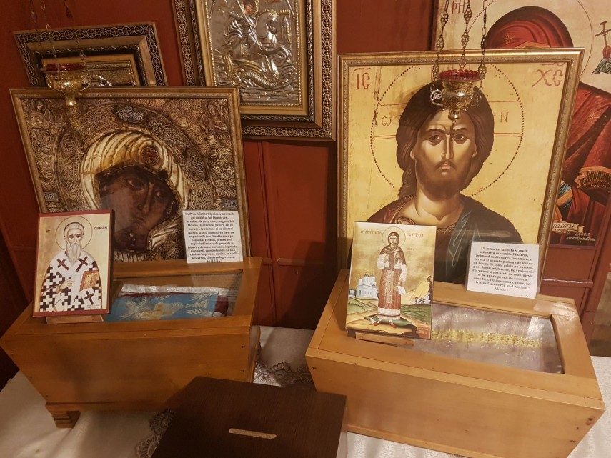 hram la biserica din nisipari vesmintele sf ciprian si sf filofteia aduse spre cinstire galerie foto hram la biserica din nisipari vesmintele sf ciprian si sf filofteia aduse spre cinstire galerie foto
