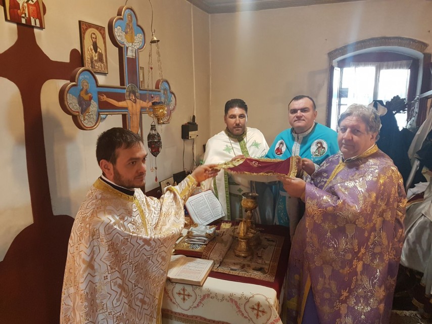 hram la biserica din nisipari vesmintele sf ciprian si sf filofteia aduse spre cinstire galerie foto hram la biserica din nisipari vesmintele sf ciprian si sf filofteia aduse spre cinstire galerie foto