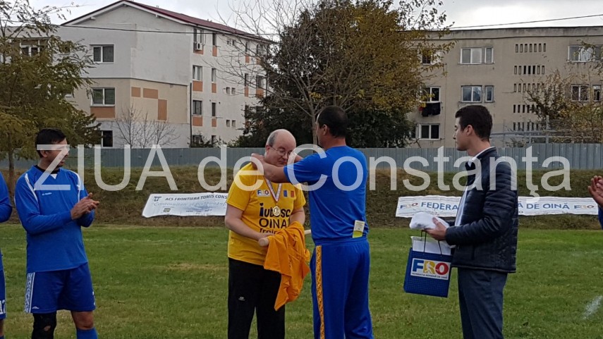 imagini de la eveniment paul brummell ambasadorul marii britanii la bucuresti joaca intr un meci demonstrativ imagini de la eveniment paul brummell ambasadorul marii britanii la bucuresti joaca intr un meci demonstrativ