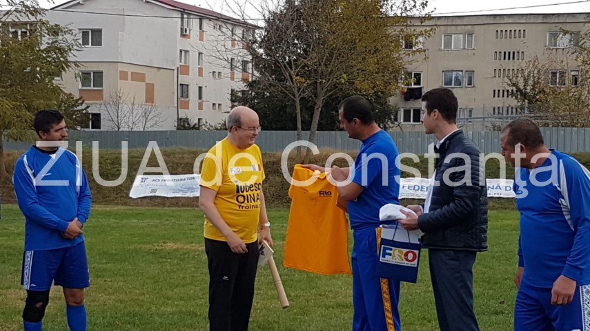 imagini de la eveniment paul brummell ambasadorul marii britanii la bucuresti joaca intr un meci demonstrativ imagini de la eveniment paul brummell ambasadorul marii britanii la bucuresti joaca intr un meci demonstrativ