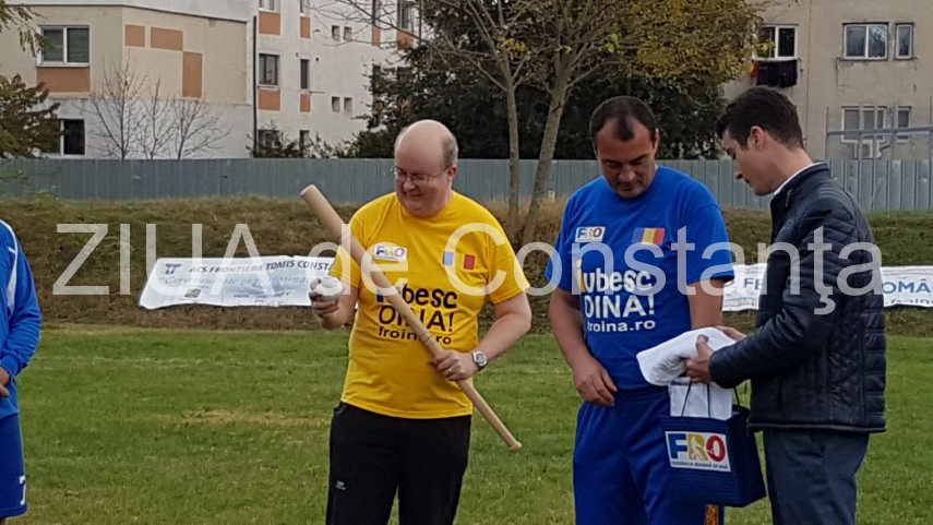 imagini de la eveniment paul brummell ambasadorul marii britanii la bucuresti joaca intr un meci demonstrativ imagini de la eveniment paul brummell ambasadorul marii britanii la bucuresti joaca intr un meci demonstrativ