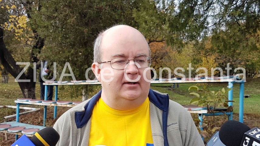 imagini de la eveniment paul brummell ambasadorul marii britanii la bucuresti joaca intr un meci demonstrativ imagini de la eveniment paul brummell ambasadorul marii britanii la bucuresti joaca intr un meci demonstrativ