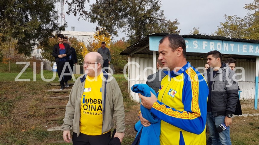 imagini de la eveniment paul brummell ambasadorul marii britanii la bucuresti joaca intr un meci demonstrativ imagini de la eveniment paul brummell ambasadorul marii britanii la bucuresti joaca intr un meci demonstrativ