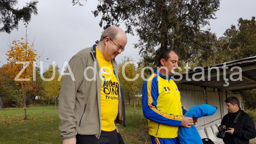 imagini de la eveniment paul brummell ambasadorul marii britanii la bucuresti joaca intr un meci demonstrativ imagini de la eveniment paul brummell ambasadorul marii britanii la bucuresti joaca intr un meci demonstrativ