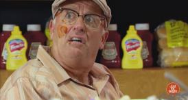 Funny video Acesta este cel mai alunecos hot dog cunoscut de omenire