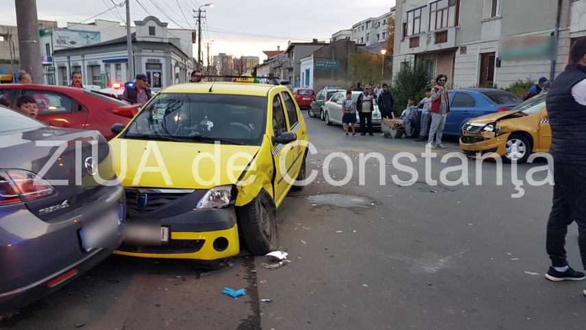 taxi implicat intr un accident rutier la intersectia strazilor bucuresti cu avram iancu din constanta taxi implicat intr un accident rutier la intersectia strazilor bucuresti cu avram iancu din constanta