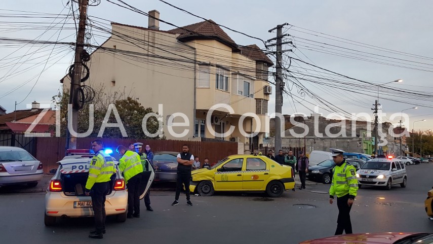 taxi implicat intr un accident rutier la intersectia strazilor bucuresti cu avram iancu din constanta taxi implicat intr un accident rutier la intersectia strazilor bucuresti cu avram iancu din constanta