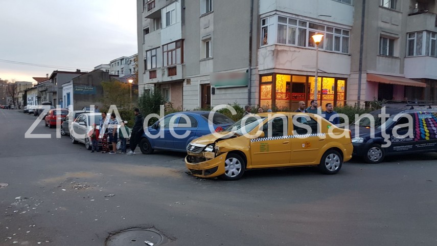 taxi implicat intr un accident rutier la intersectia strazilor bucuresti cu avram iancu din constanta taxi implicat intr un accident rutier la intersectia strazilor bucuresti cu avram iancu din constanta