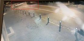 Imagini care te pot afecta emoţional!Au apărut primele imagini de la accidentul din această noapte de pe strada Mircea cel Bătrân. Doi tineri au murit (video)  