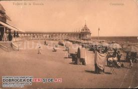 Șezlonguri pe plaja de la Mamaia  