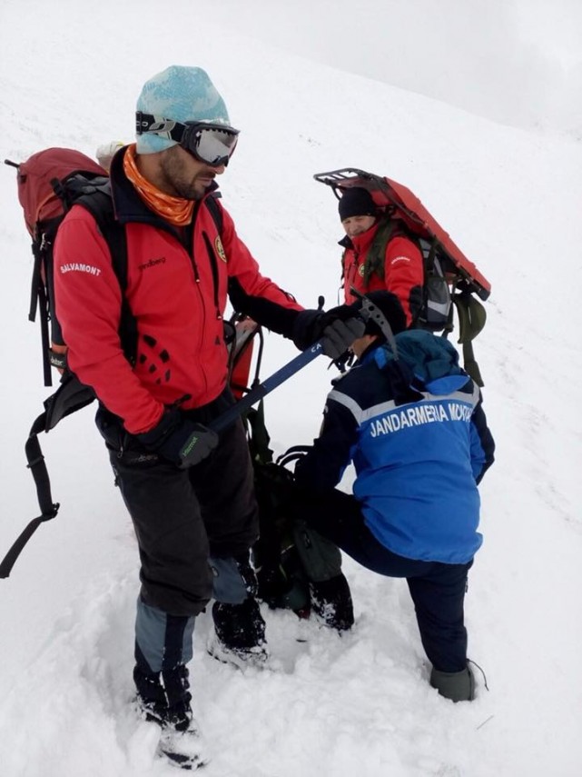 turist decedat in masivul parang a fost surprins de o avalansa si tarat un kilometru 645545 turist decedat in masivul parang a fost surprins de o avalansa si tarat un kilometru 645545