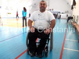 De Ziua Națională a României, fluturași cu tricolorul împărțiți în fața unui mall din Constanța